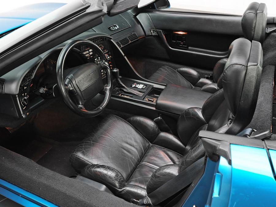  Chevrolet Corvette Convertible 1991 года  (фото 9 из 16)